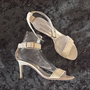 Anne Klein Cream Heels with Elegant Ankle Strap, size 7 NEW